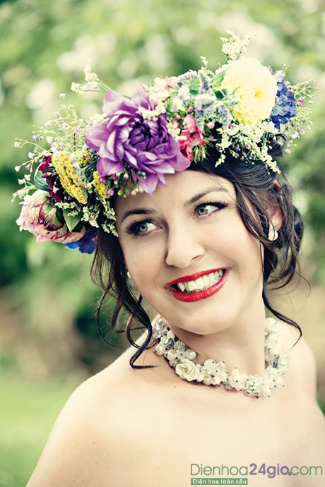 Xu hướng dùng hoa tươi trang điểm cô dâu và trang trí tiệc cưới
