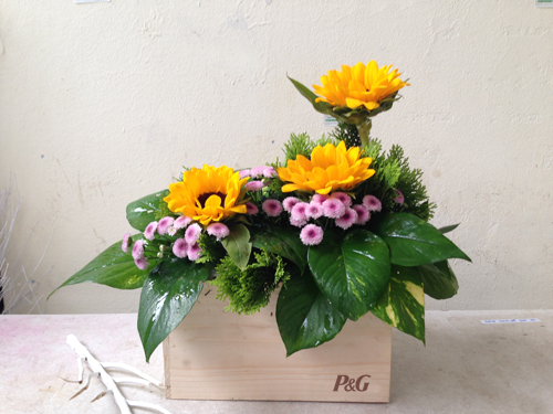 Tặng hoa, chăm sóc khách hàng nhân ngày sinh nhật