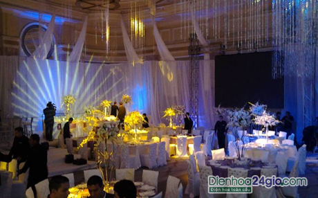 Dùng hoa tươi trang trí sự kiện