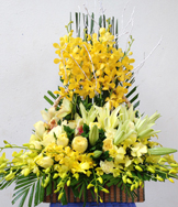 Hoa khai trương - Mai Phương Thúy mở nhà hàng ở tuổi 25