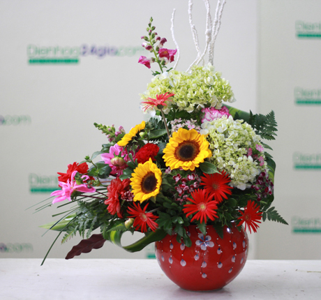 Phong Thủy, màu sắc và hoa tươi trang trí