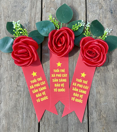 Hoa cài áo đại biểu lấy ngay tại Hà Nội