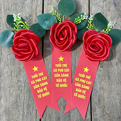 Hoa cài áo đại biểu lấy ngay tại Hà Nội