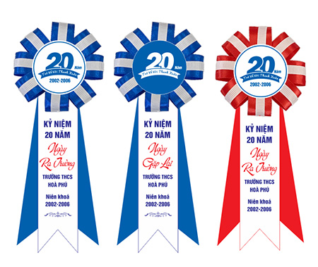 Hoa cài áo họp lớp