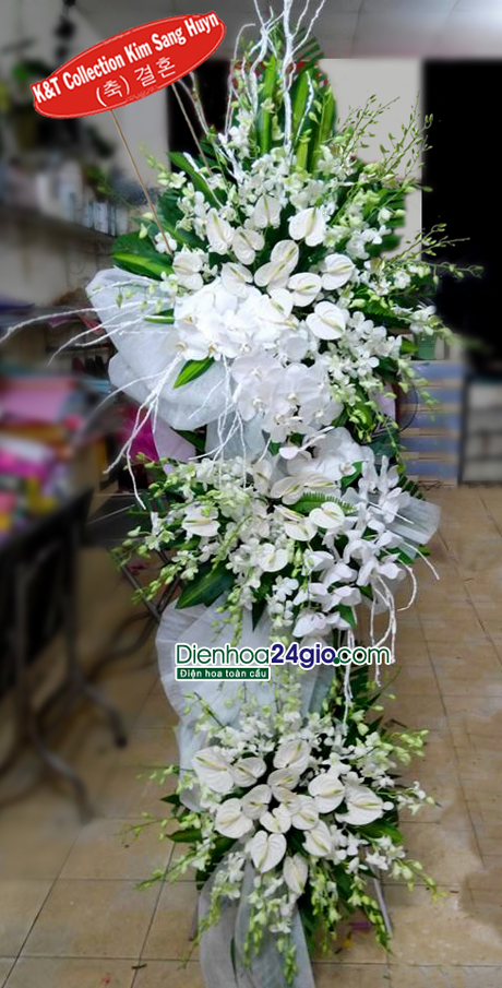 Kệ hoa hồng môn trắng sang trọng KT68