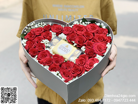 Hộp hoa hồng đỏ và chocolate