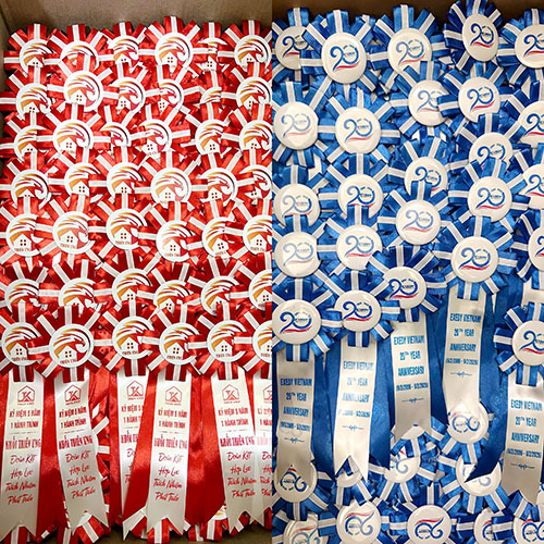 hoa c&agrave;i &aacute;o kỷ niệm ng&agrave;y th&agrave;nh lập