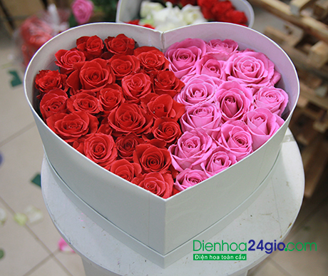 Hộp hoa hồng h&igrave;nh tr&aacute;i tim