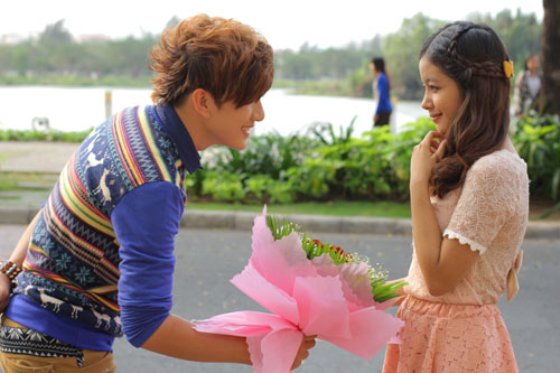 Tặng hoa bạn g&aacute;i ở c&ocirc;ng ty