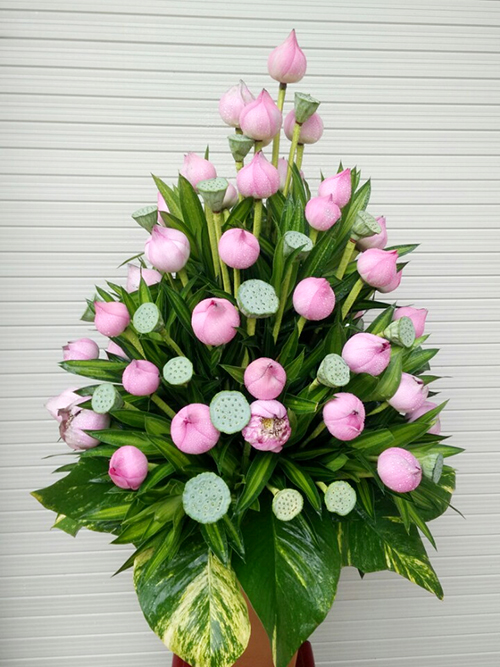 Chọn hoa c&oacute; hương thơm nhẹ